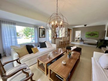OPORTUNIDAD ! Impecable Casa  al Lago en Venta en Los Castores - Nordelta