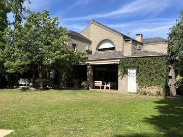 OPORTUNIDAD ! Impecable Casa  al Lago en Venta en Los Castores - Nordelta