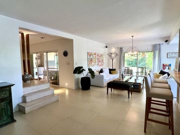 OPORTUNIDAD ! Impecable Casa  al Lago en Venta en Los Castores - Nordelta
