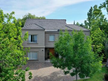 OPORTUNIDAD ! Impecable Casa  al Lago en Venta en Los Castores - Nordelta