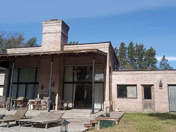 Oportunidad Excelente Casa - Chacras del Paraná - Zarate