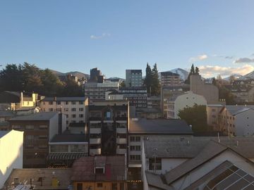 Departamento en VENTA en el  Centro de Bariloche  PISO 8 , VISTAS INCREIBLES a la calle principal mitre- contrafrente