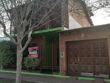 Casa 2 Plantas 3 dormitorios con piscina