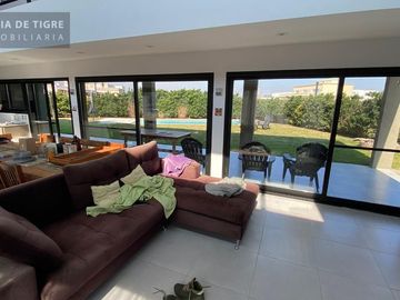 Casa en venta en San Sebastián en la zona mas linda del área 5