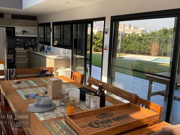Casa en venta en San Sebastián en la zona mas linda del área 5