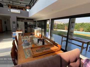 Casa en venta en San Sebastián en la zona mas linda del área 5