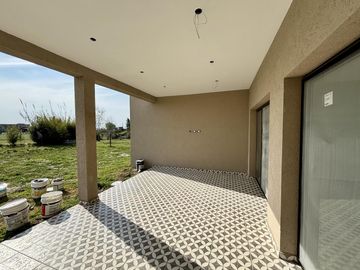 VENTA CASA EN SAN SEBASTIAN AREA 12 - 4 AMBIENTES