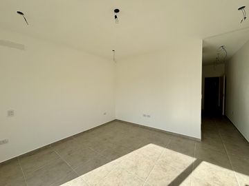 VENTA CASA EN SAN SEBASTIAN AREA 12 - 4 AMBIENTES