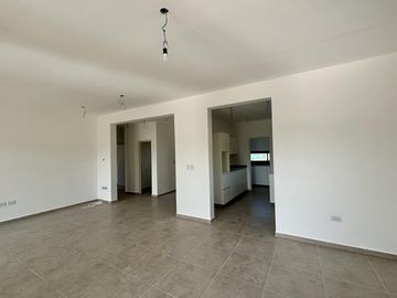 VENTA CASA EN SAN SEBASTIAN AREA 12 - 4 AMBIENTES
