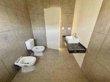 VENTA CASA EN SAN SEBASTIAN AREA 12 - 4 AMBIENTES