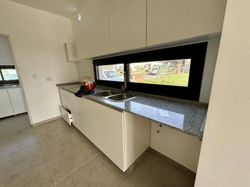 VENTA CASA EN SAN SEBASTIAN AREA 12 - 4 AMBIENTES