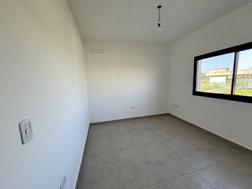 VENTA CASA EN SAN SEBASTIAN AREA 12 - 4 AMBIENTES