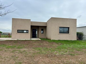 VENTA CASA EN SAN SEBASTIAN AREA 12 - 4 AMBIENTES