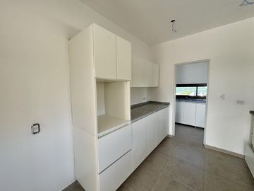 VENTA CASA EN SAN SEBASTIAN AREA 12 - 4 AMBIENTES