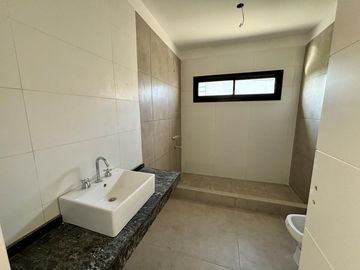 VENTA CASA EN SAN SEBASTIAN AREA 12 - 4 AMBIENTES
