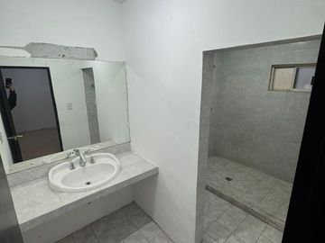 CASA EN VENTA EN FRAC. VILLAS DE SAN CRISTOBAL, SAN NICOLAS DE LOS GARZA
