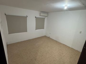 CASA EN VENTA EN FRAC. VILLAS DE SAN CRISTOBAL, SAN NICOLAS DE LOS GARZA