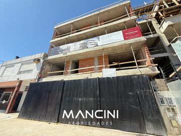 Departamento semipiso en venta de 3 ambientes con terraza privada y cochera - Villa Ballester