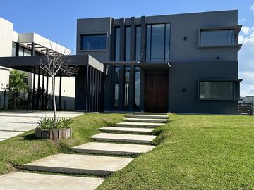 Casa en  Venta Barrio Costas Puertos Escobar