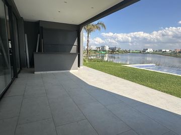 Casa en  Venta Barrio Costas Puertos Escobar