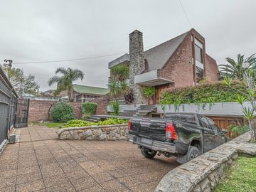 Casa a la venta de 4 dormitorios en Ballerster - imponente parque con piscina