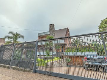 Casa a la venta de 4 dormitorios en Ballerster - imponente parque con piscina
