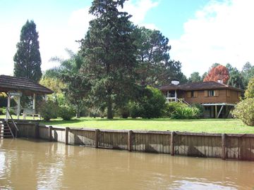 Casa en venta en el Delta con plantación de 190 hectáreas