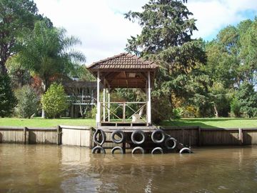Casa en venta en el Delta con plantación de 190 hectáreas