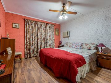 VENTA/PERMUTA - Casa de 2 Dormitorios con Jardín y Pileta - Fisherton, Rosario.