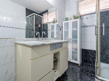 VENTA/PERMUTA - Casa de 2 Dormitorios con Jardín y Pileta - Fisherton, Rosario.