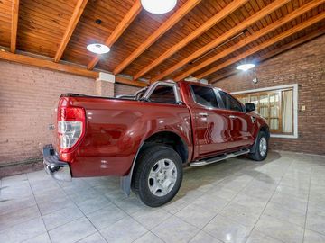 VENTA/PERMUTA - Casa de 2 Dormitorios con Jardín y Pileta - Fisherton, Rosario.