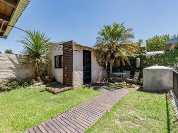 VENTA/PERMUTA - Casa de 2 Dormitorios con Jardín y Pileta - Fisherton, Rosario.
