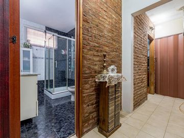 VENTA/PERMUTA - Casa de 2 Dormitorios con Jardín y Pileta - Fisherton, Rosario.