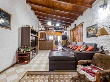 VENTA/PERMUTA - Casa de 2 Dormitorios con Jardín y Pileta - Fisherton, Rosario.