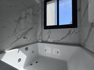 Exclusivo 5 ambientes Domotizado Con quincho y terraza Propia