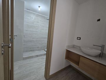 Exclusivo 5 ambientes Domotizado Con quincho y terraza Propia