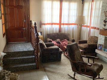 Casa 5 dormitorios con 2 cocheras - Pellegrini 1500  - Funes | Venta