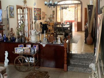 Casa 5 dormitorios con 2 cocheras - Pellegrini 1500  - Funes | Venta