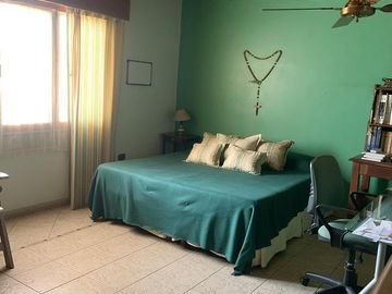 Casa 5 dormitorios con 2 cocheras - Pellegrini 1500  - Funes | Venta