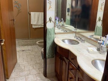 Casa 5 dormitorios con 2 cocheras - Pellegrini 1500  - Funes | Venta