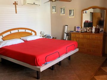 Casa 5 dormitorios con 2 cocheras - Pellegrini 1500  - Funes | Venta