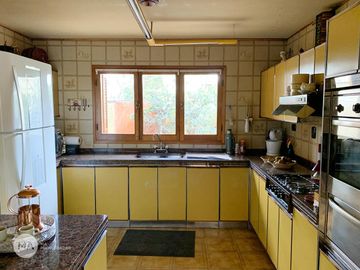 Casa 5 dormitorios con 2 cocheras - Pellegrini 1500  - Funes | Venta