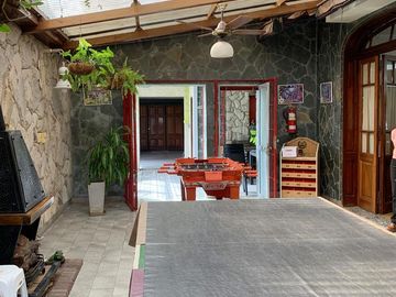 Casa 5 dormitorios con 2 cocheras - Pellegrini 1500  - Funes | Venta