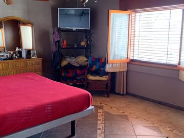 Casa 5 dormitorios con 2 cocheras - Pellegrini 1500  - Funes | Venta