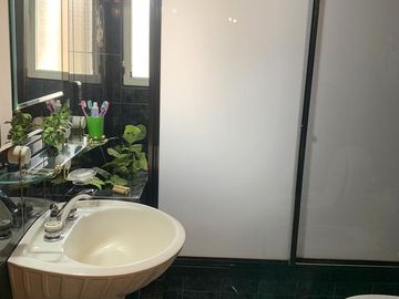 Casa 5 dormitorios con 2 cocheras - Pellegrini 1500  - Funes | Venta