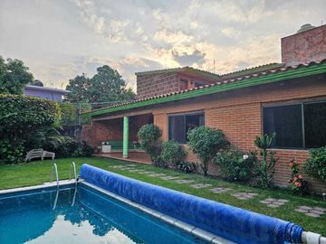Venta de Casa Colonial Tipo Hacienda en Yautepec Mor.Ideal para Renta Vacacional