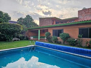 Venta de Casa Colonial Tipo Hacienda en Yautepec Mor.Ideal para Renta Vacacional