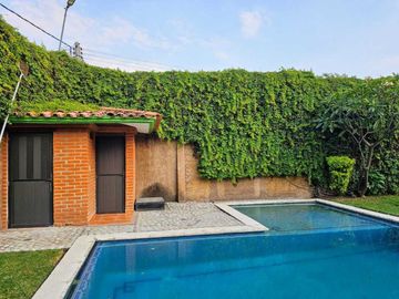 Venta de Casa Colonial Tipo Hacienda en Yautepec Mor.Ideal para Renta Vacacional