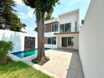 Casa en venta con jardín, alberca  en Fracc. privado en Yautepec,Morelos