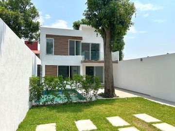 Casa en venta con jardín, alberca  en Fracc. privado en Yautepec,Morelos